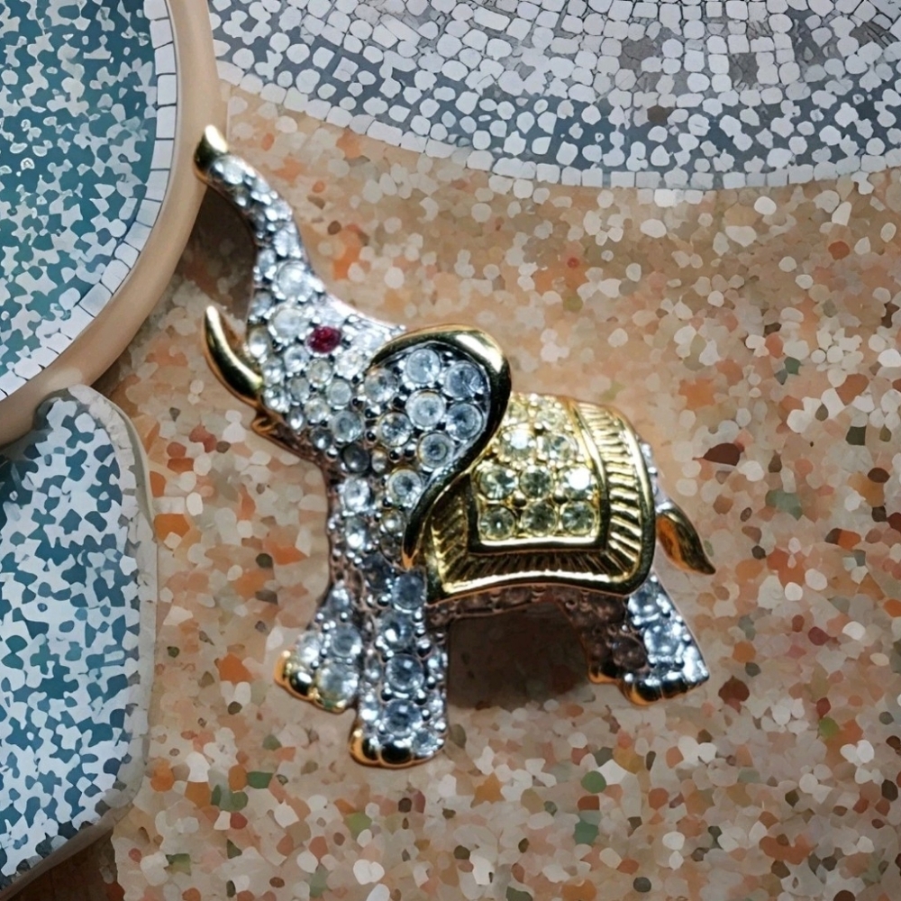 Vintage Elephant Pin Brooch Gold Tone Rhinestones With Red Ruby Eye 1.5" X 1.25"